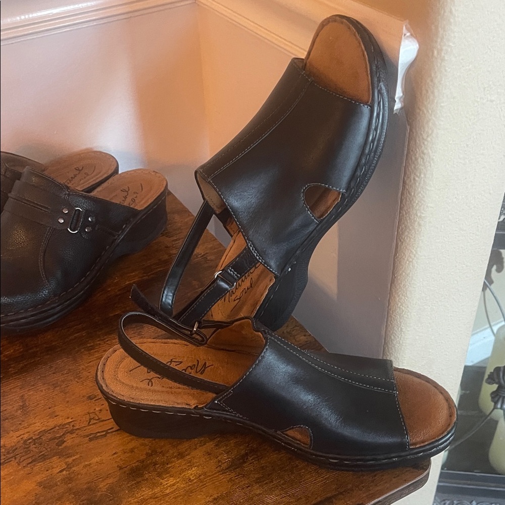 Natural Soul Black Leather Mules
